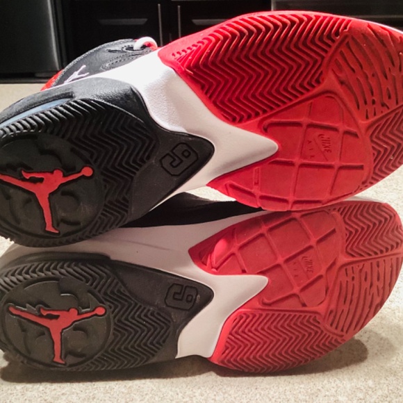 Air Jordan Basketball Shoes - Picture 4 of 6